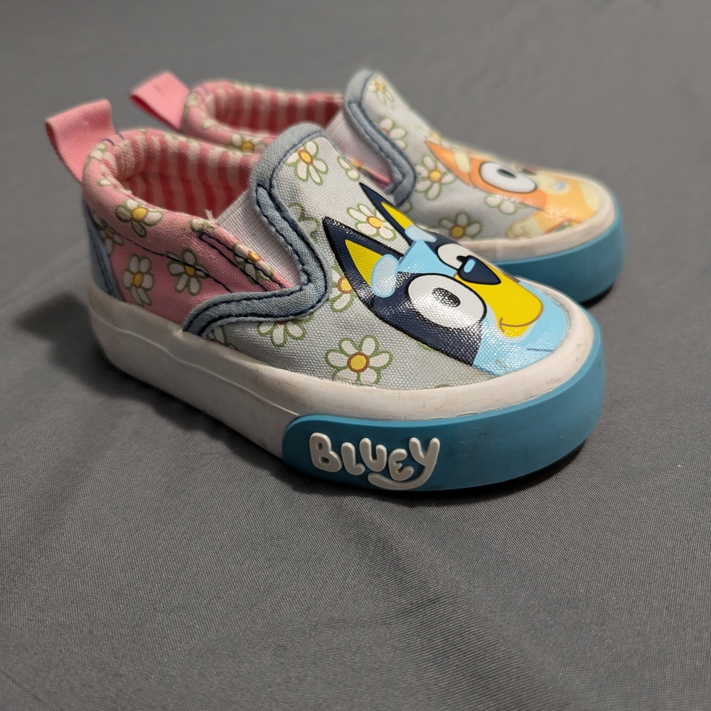 Bluey Slip-On Sneakers Size 5c Toddler 5 - Picture 3 of 6